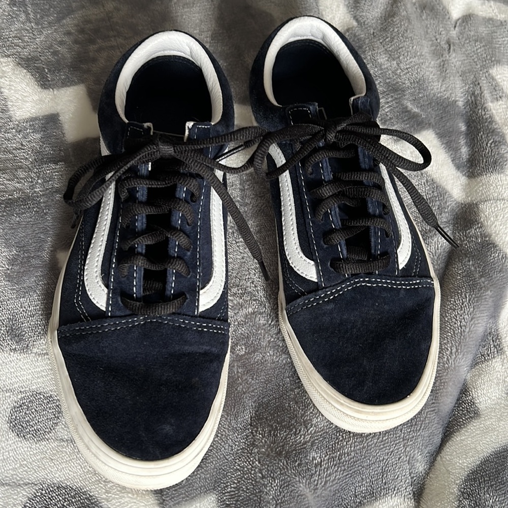 Classic Low-Top Women's Sneakers in Navy and White